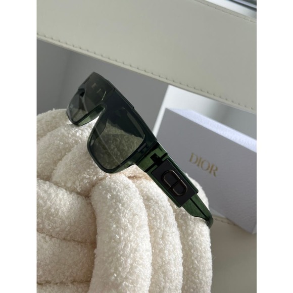 NEW Dior CD M1I Sunglasses in Olive Green $620 - Picture 2 of 10